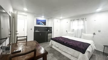 1 bedroom, desk, iron/ironing board, free WiFi