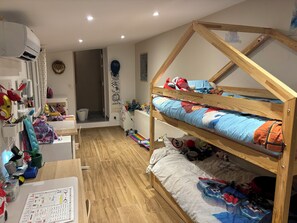 2 chambres, fer et planche à repasser, Wi-Fi, draps fournis