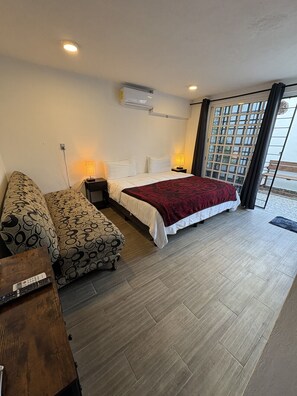 1 chambre, bureau, fer et planche à repasser, Wi-Fi gratuit