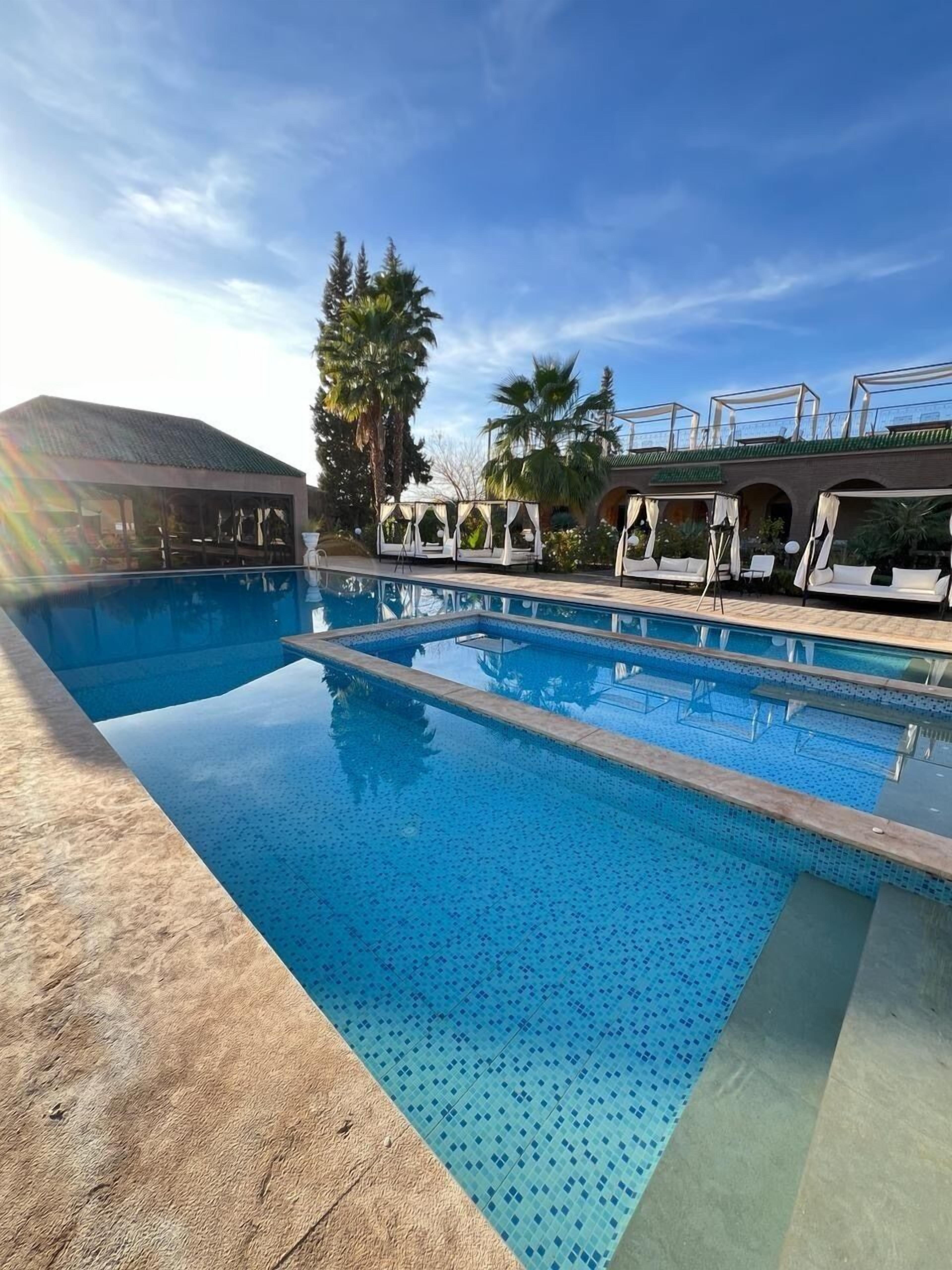 Outdoor pool, pool umbrellas, sun loungers