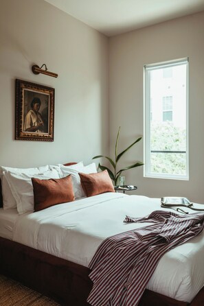 5 bedrooms, iron/ironing board, travel cot, WiFi - Thalia by Dear Valentine (New Orleans)