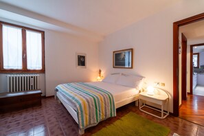2 slaapkamers, een strijkplank/strijkijzer, gratis wifi, beddengoed
