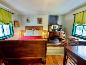 4 bedrooms, desk, iron/ironing board, WiFi - 1830s Estate in Historic Downtown Mechanicsburg (Mechanicsburg)
