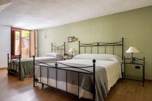 4 quartos, ferros/tábuas de passar roupa, Wi-Fi de cortesia
