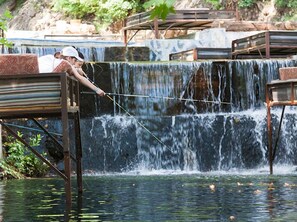 Phòng Superior, ban công, quang cảnh vườn | Khu phòng khách | TV LCD 35-inch có truyền hình cáp 