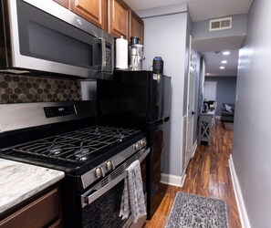Private kitchen - Cozy 1-bedroom apartment in enchanting Washington with WiFi, AC (Washington)