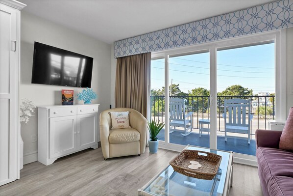 TV - Summer Sands Sandy Paws Room 101 (Wrightsville Beach)