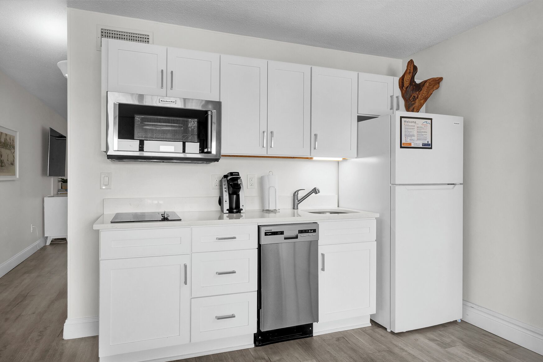 Refrigerador, microondas, horno y parrilla de estufa 