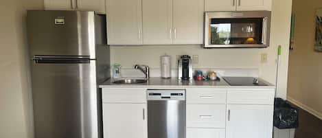 Refrigerador, microondas, parrilla de estufa y lavavajillas