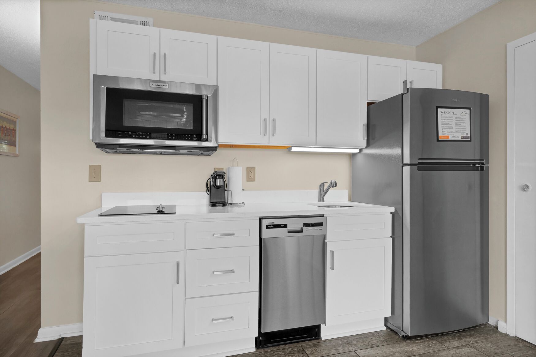 Refrigerador, microondas, horno y parrilla de estufa 