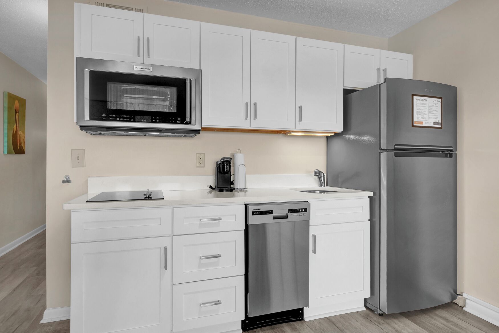 Refrigerador, microondas, parrilla de estufa y lavavajillas 