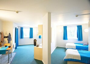 Blackout curtains, iron/ironing board, free WiFi - Broadgate Park - Campus Accommodation (Nottingham)