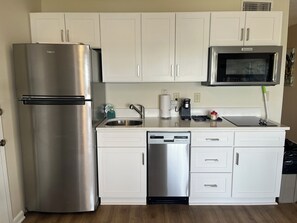 Refrigerador, microondas, parrilla de estufa y lavavajillas 