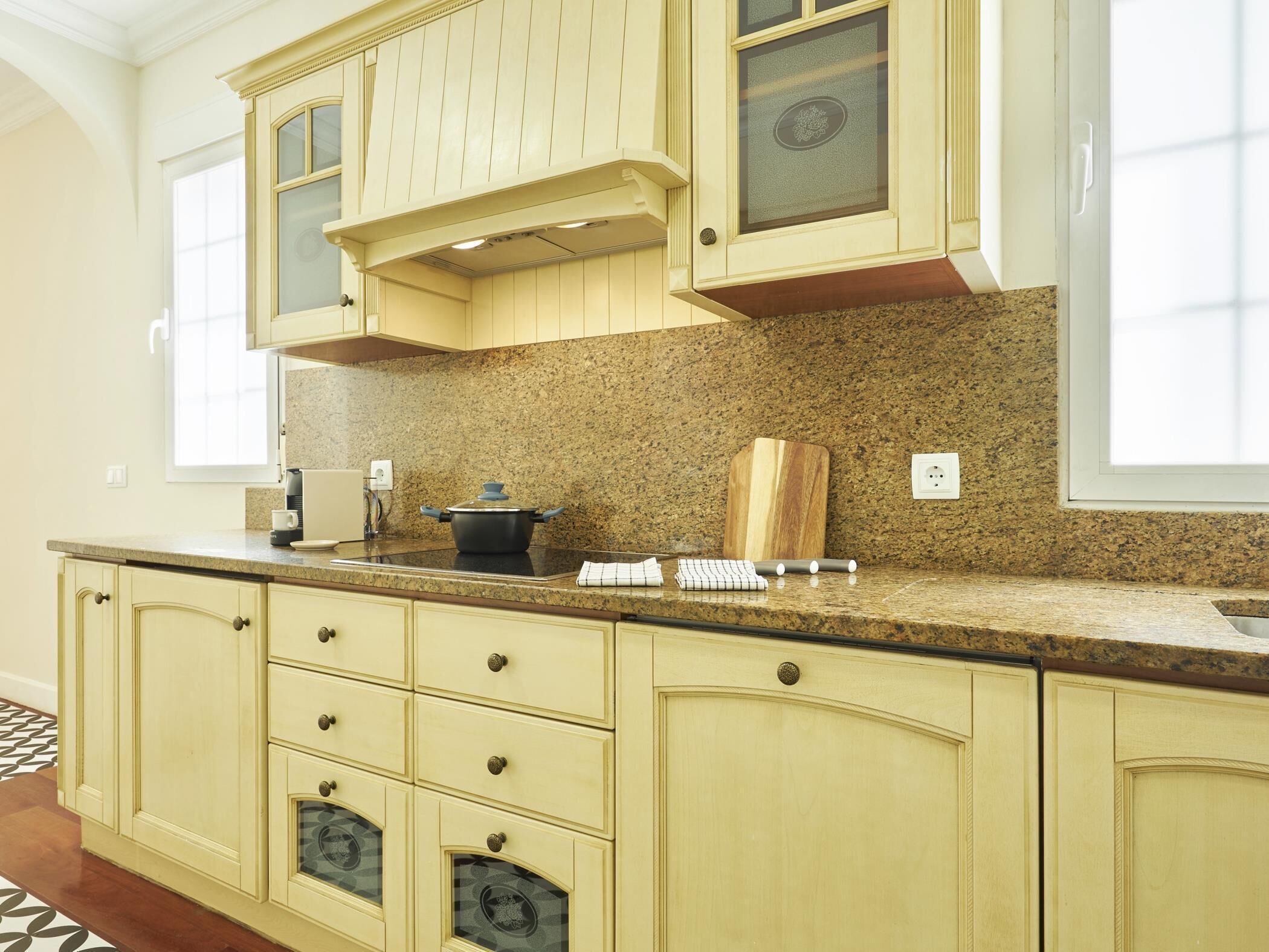 Frigorífico, microondas, horno y lavavajillas