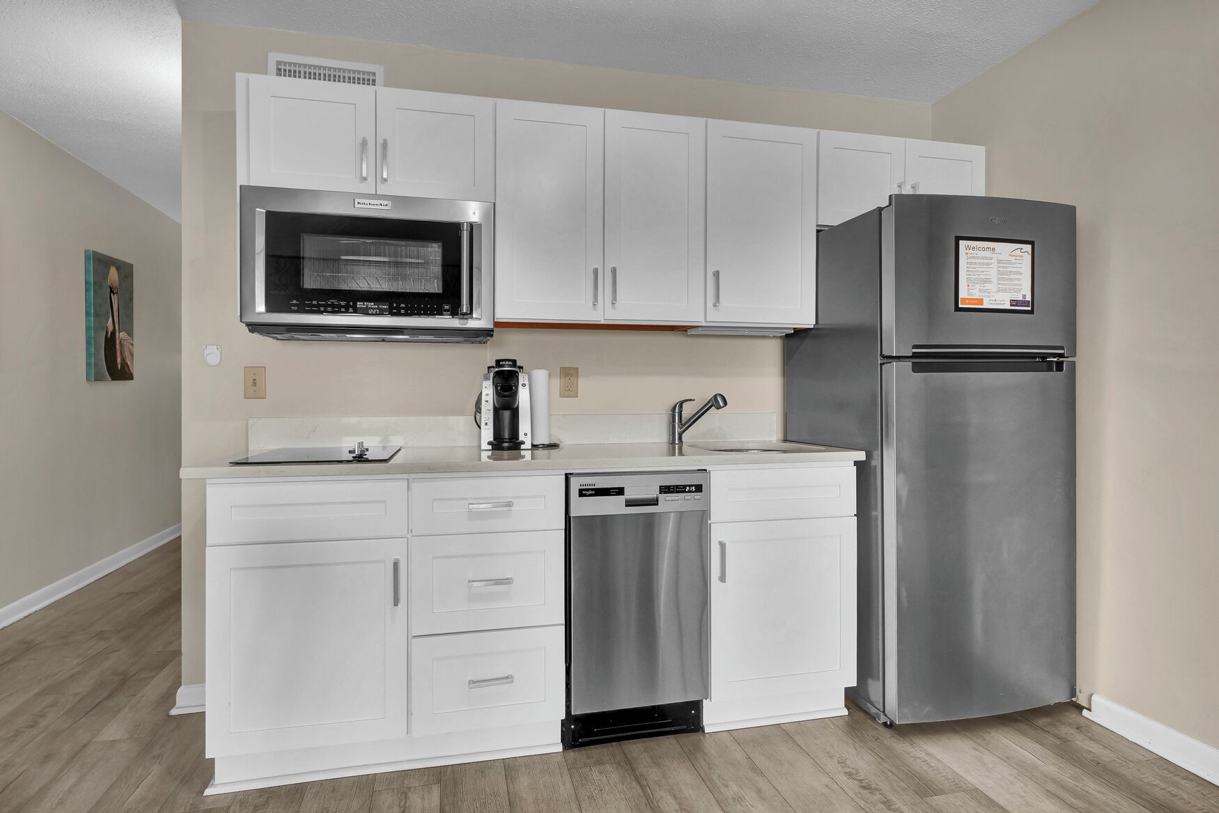 Refrigerador, microondas, horno, placa de cocina