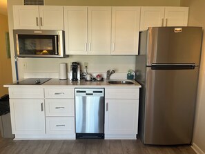 冷蔵庫、電子レンジ、コンロ、食器洗い機