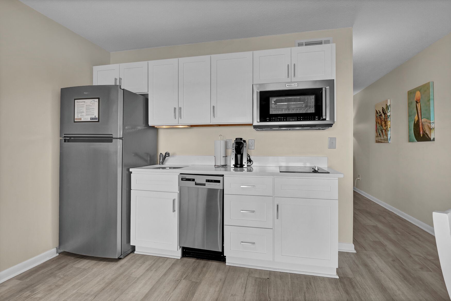 Køleskab, mikrobølgeovn, ovn, kogeplade