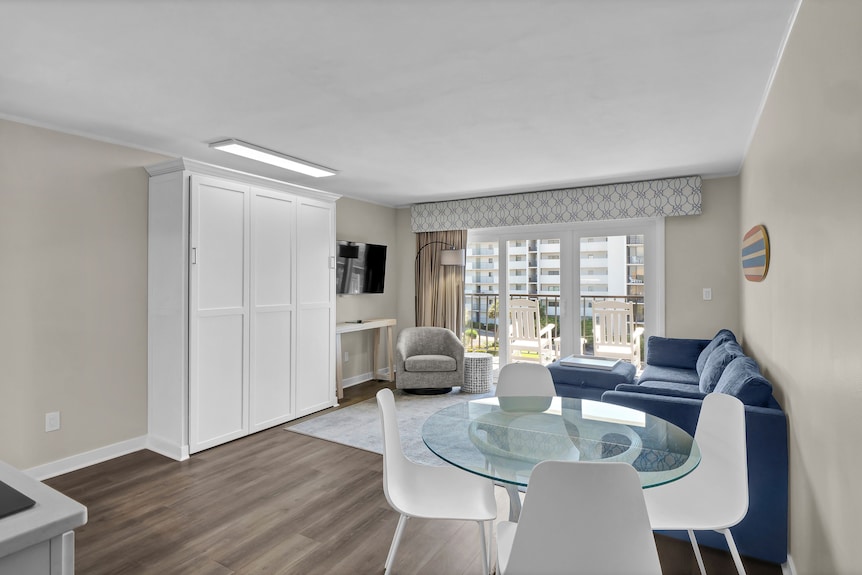 Summer Sands- A Shore Thing Room 407 - Wilmington, NC