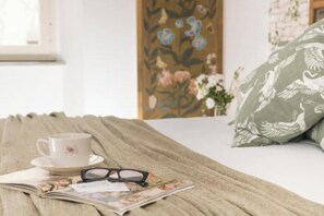 3 habitaciones, caja de seguridad en la habitación y escritorio 