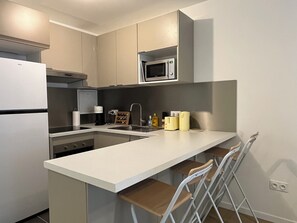 Kjøleskap, mikrobølgeovn, ovn og oppvaskmaskin