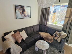 Smart TV, fireplace, books - Apartment nr3 close to Vrådal Ski- Hiking, Beaches, Fishing and Lake Views  (Vradal)