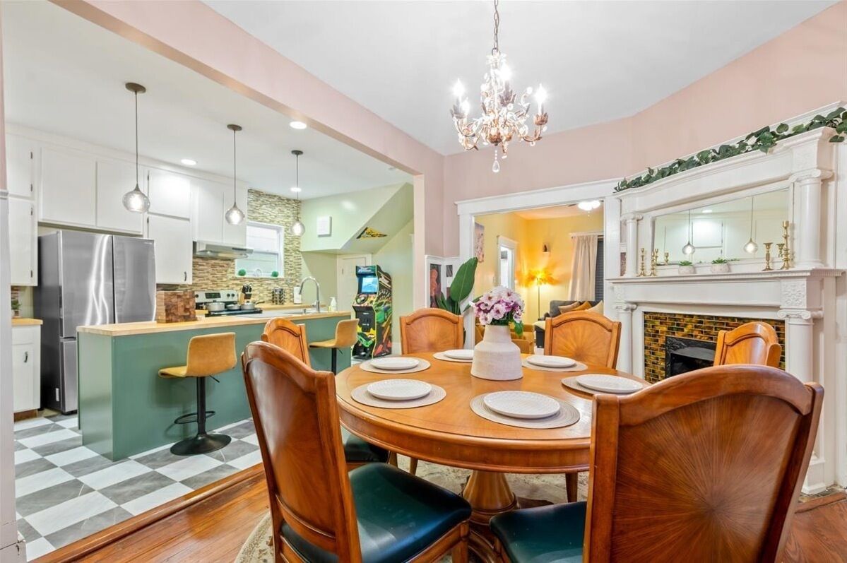 Sleeps 10 - Towel Warmer - Playground - 5Min to DT