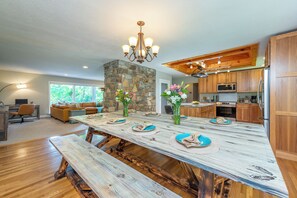 Interior - Mountain Top Lodge by the Lake *Hot Tub *Firepit *Game Room (Lake Lure)