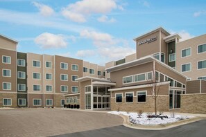 A multi-story hotel with a modern design, featuring a prominent entrance and a parking area. - Residence Inn By Marriott Detroit Dearborn (Dearborn)