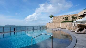 4 kolam renang outdoor