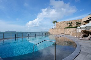 4 piscines extérieures