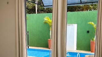 Deluxe Twin Room, Pool View | Room amenity
