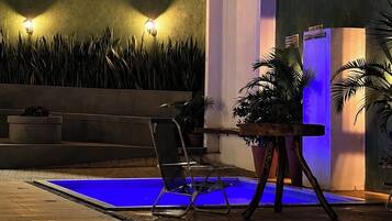 2 piscinas externas, guarda-sóis, espreguiçadeiras