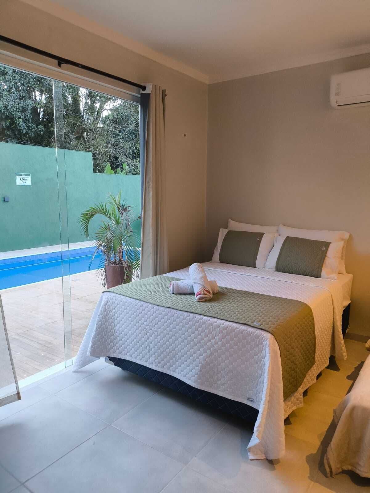 Quarto duplo conforto, banheiro privativo | Cortinas blackout