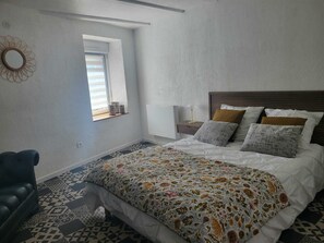 3 chambres, fer et planche à repasser, Wi-Fi gratuit, draps fournis