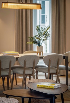 Dining room - L'Horloge - Appart'Hotel (Montevrain)