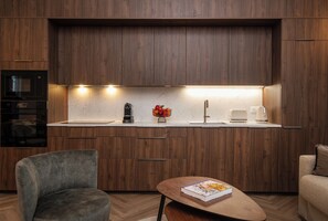 Kühlschrank, Mikrowelle, Ofen, Herdplatte