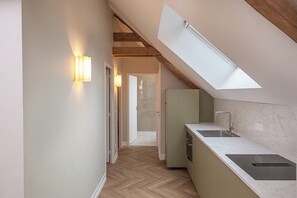 Superior Apartment, 2 Bedrooms | Private kitchen | Fridge, microwave, oven, stovetop - L'Horloge - Appart'Hotel (Montevrain)