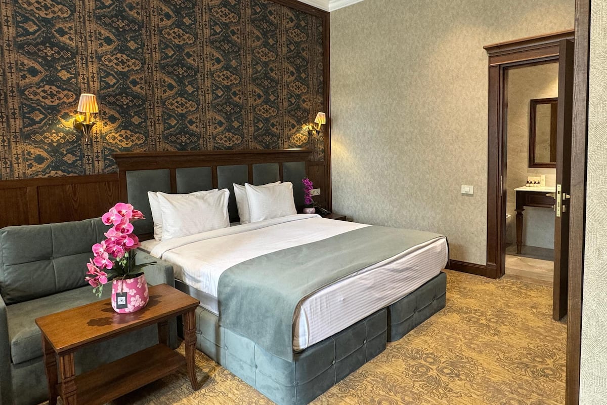 Superior Twin kamer | Italiaanse Frette-lakens, luxe beddengoed, een bureau