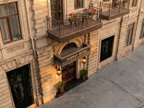 Front of property - Midway Baku Hotel (Baku)