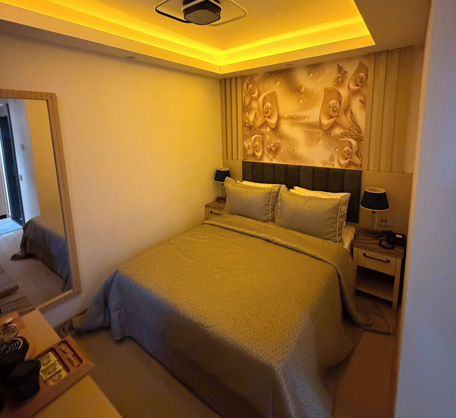 Habitación de lujo, vistas parciales al mar | Ropa de cama de alta calidad, colchones viscoelásticos, minibar