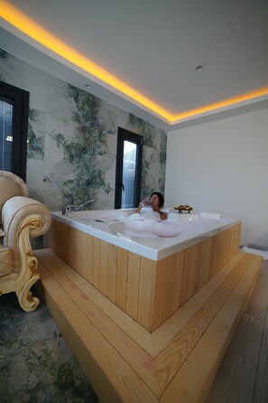Romantic Studio Suite, Balcony, Sea View | Hypo-allergenic bedding, minibar, in-room safe, individually decorated - DATÇA SUİTES LUXURY BOUTİQUE HOTELS (Datça)