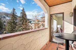 Outdoor dining - The Charter at Beaver Creek D280 - Mountain Living (Beaver Creek)