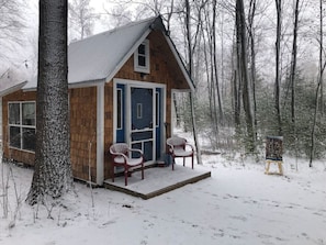 Exterior - Old Blue Tiny House/ bath house with breakfast/spa (Pine City)