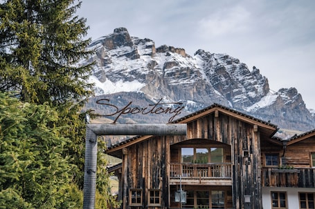 Exterior. Sportony Mountain Lodges