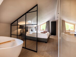 Suite | Down comforters, in-room safe, blackout drapes, soundproofing - Sportony Mountain Lodges (Badia)