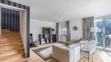 Deluxe Chalet, Strada Picenin, 61 | Living area | 40-inch flat-screen TV with digital channels