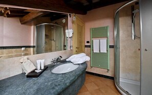 Junior Suite | Bathroom | Shower, rainfall showerhead, designer toiletries, hair dryer