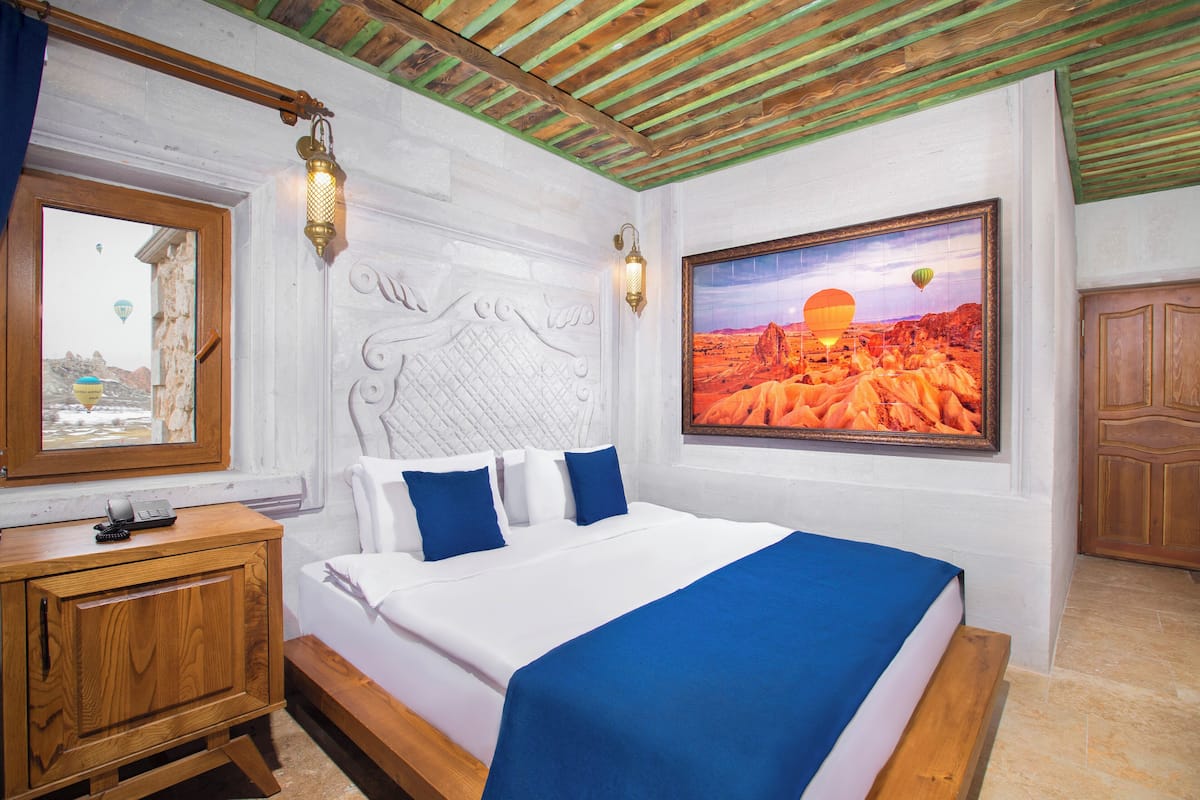 Kamar Double Deluks, 1 Tempat Tidur King, pemandangan lembah | Seprai premium, minibar gratis, brankas, dan meja kerja