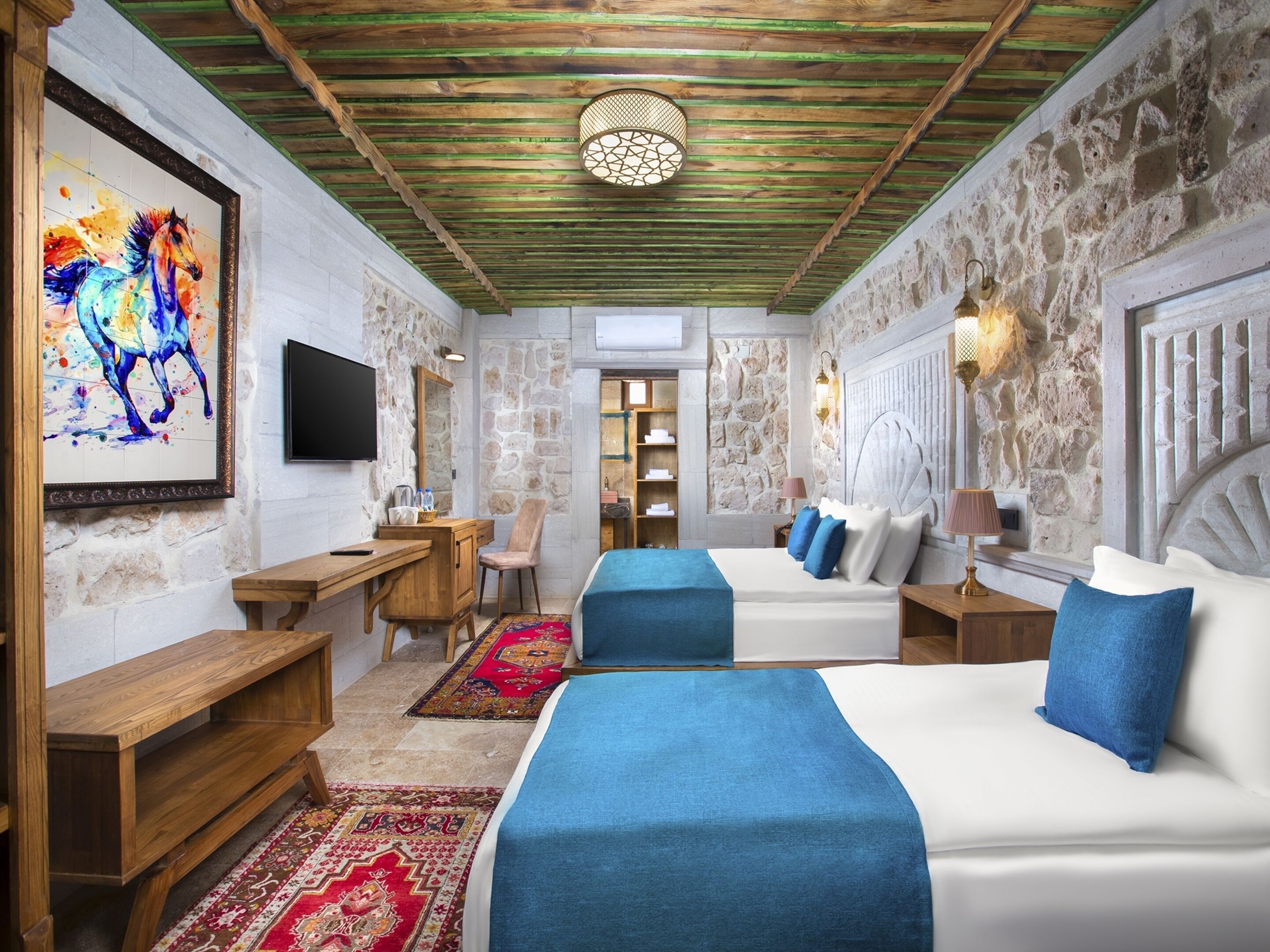 Superior Triple Room, Terrace, Valley View | Living area