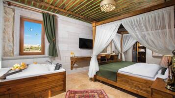 Honeymoon Room, 1 King Bed, Non Smoking, Valley View | Premium bedding, free minibar, in-room safe, desk